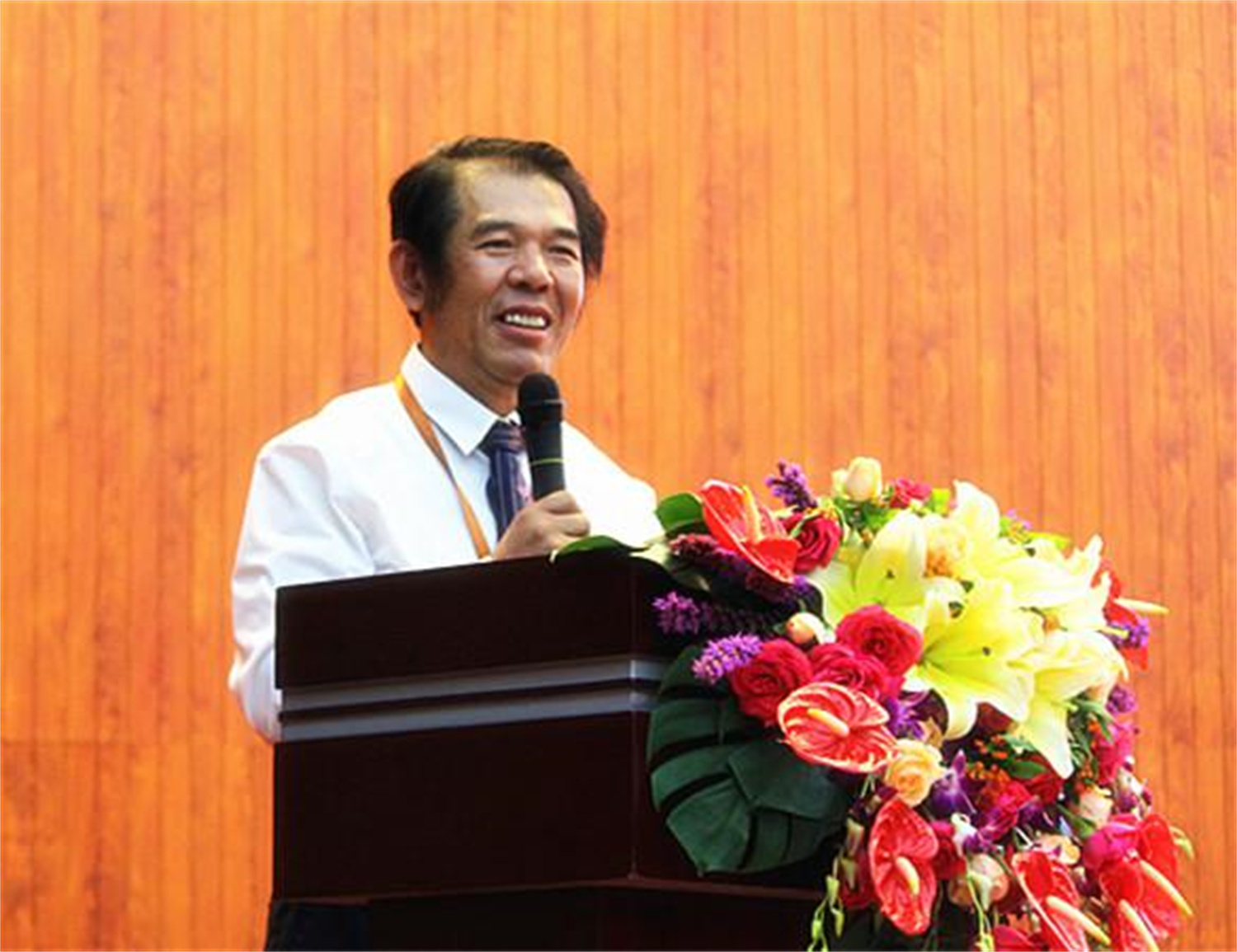 我做為爸媽在線的一個(gè)兒子,我愿為她的贏局無限而努力!