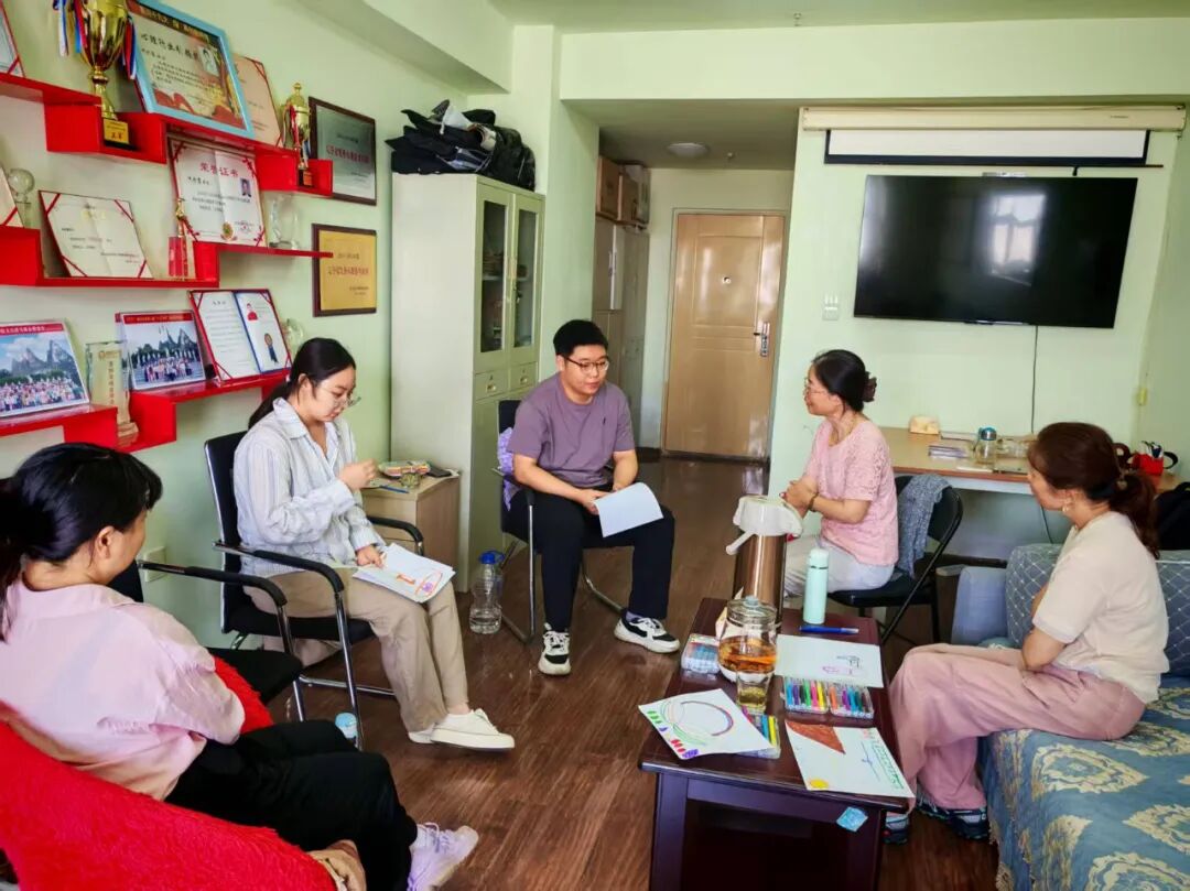 以畫為媒，探索心靈，提升咨詢技能——遼寧爸媽在線中心心理沙龍紀實