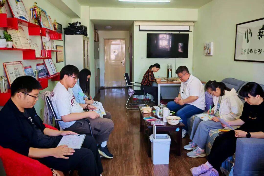 為眾者善，為私者惡——遼寧爸媽在線中心繪畫分析心理咨詢沙龍的紀實